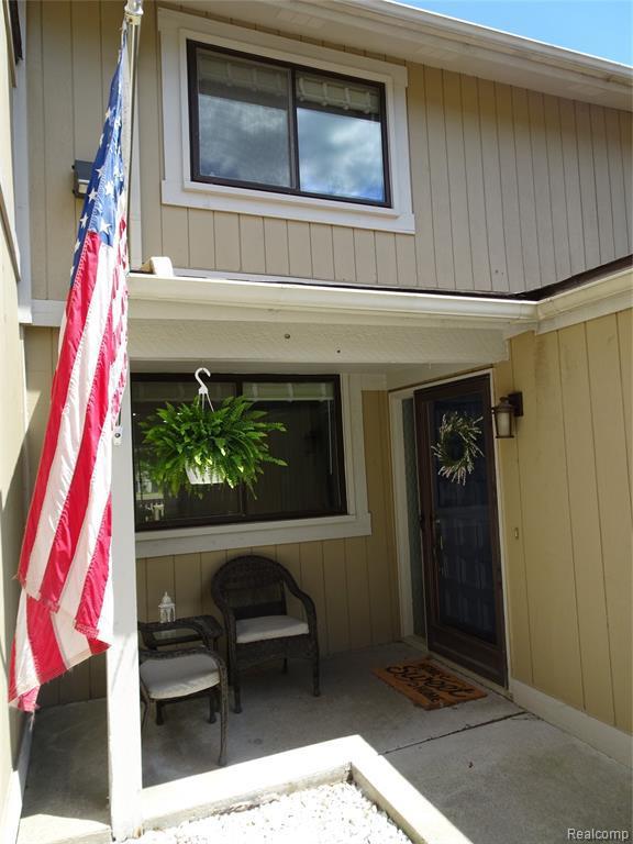 1114 Washington Cir - Photo 1