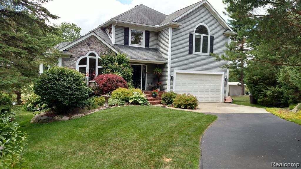 1612 Lake Metamora Dr - Photo 1