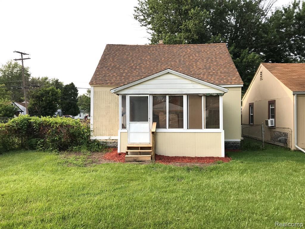 21109 Woodward St - Photo 1