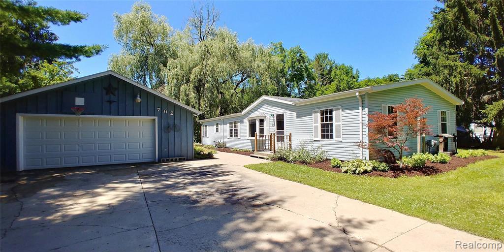 762 Red Oaks Dr - Photo 1