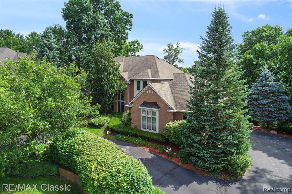 9961 Rolling Greens Dr - Photo 1
