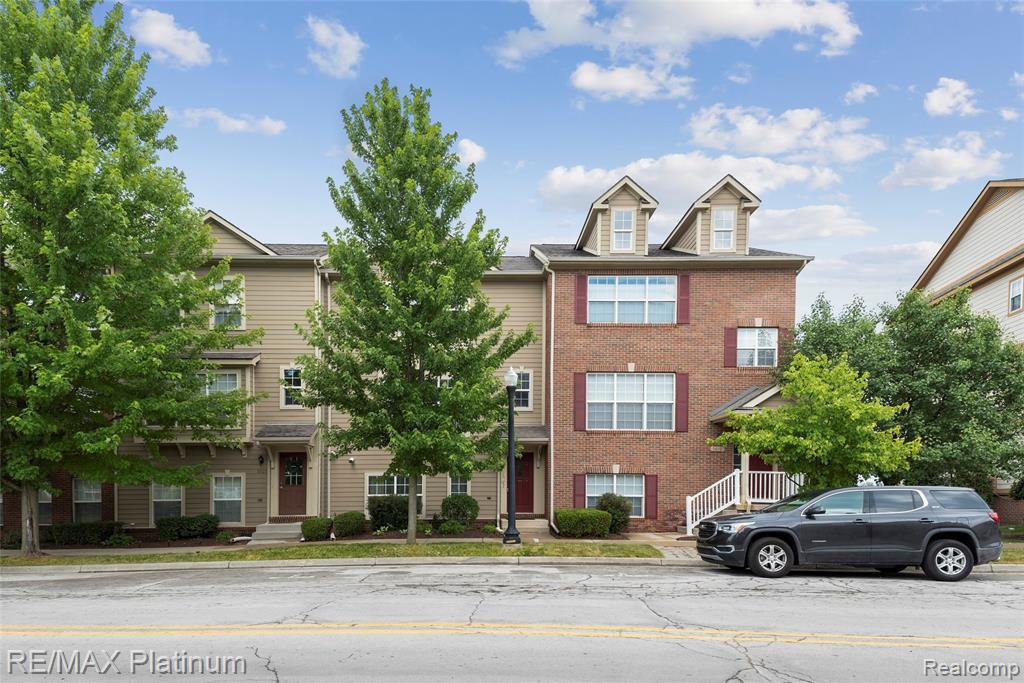 1621 Town Commons Dr - Photo 1