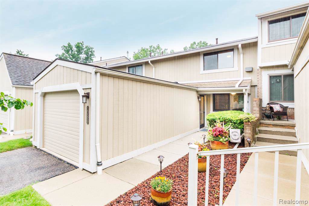 1086 Washington Cir - Photo 1
