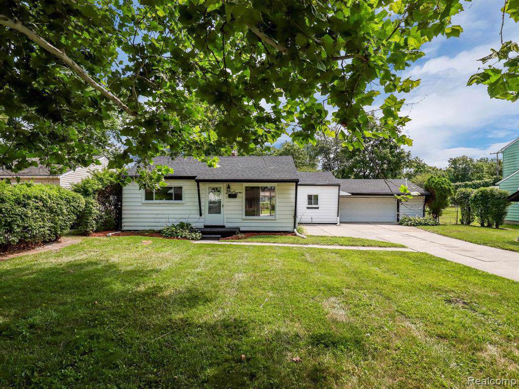11749 Syracuse St - Photo 1