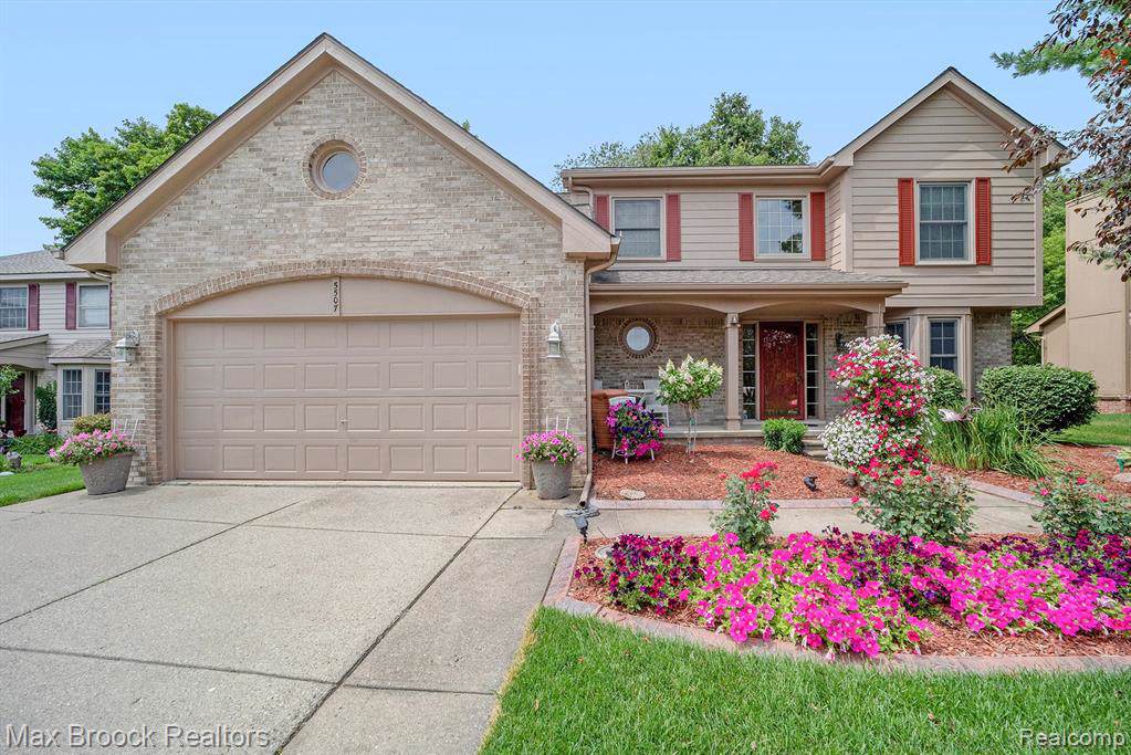 5507 Spring Lake Blvd - Photo 1
