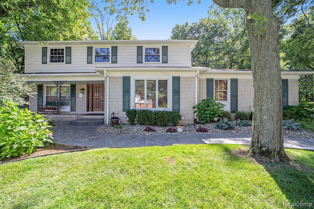 6069 Pinecroft Dr - Photo 1