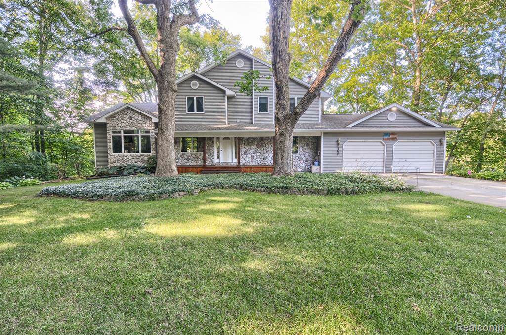 5055 Curtiss Dr - Photo 1