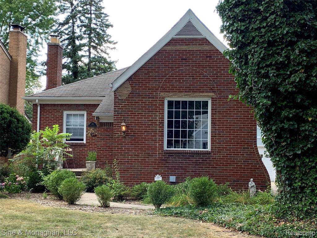 833 Rivard Blvd - Photo 1
