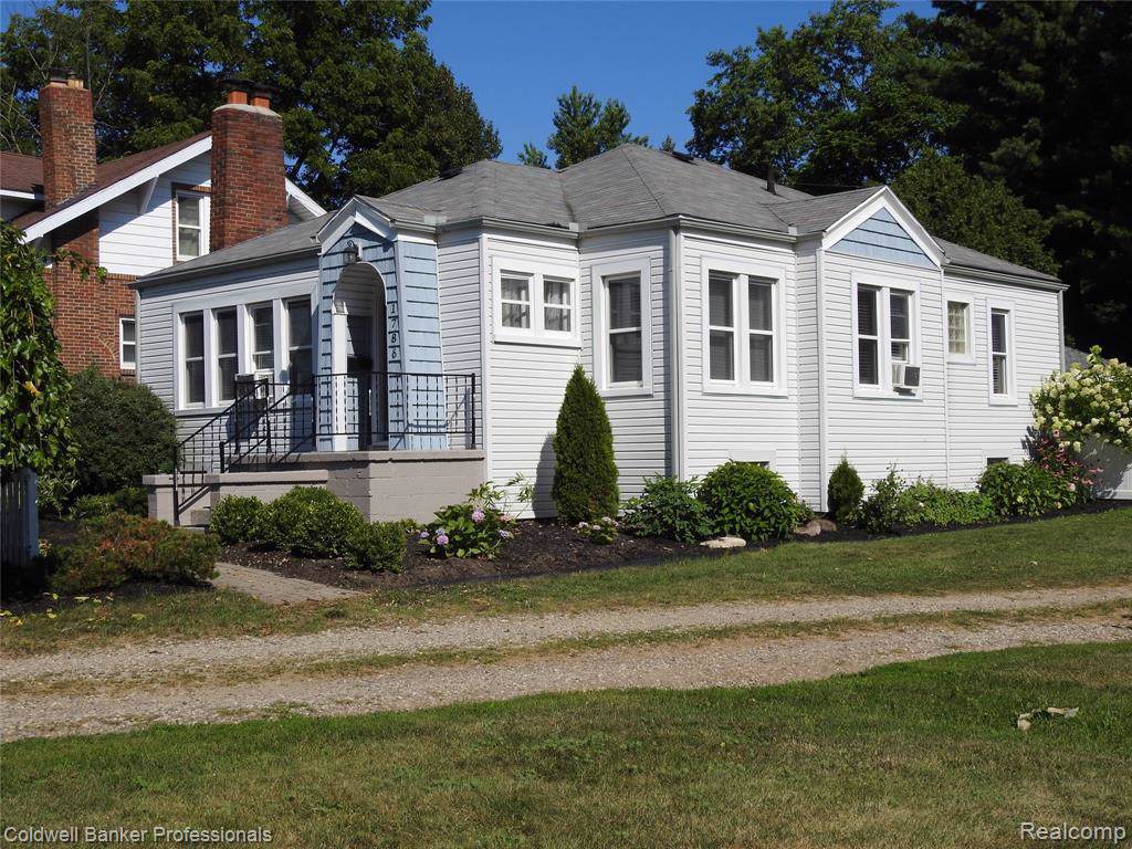 1786 Genesee St - Photo 1
