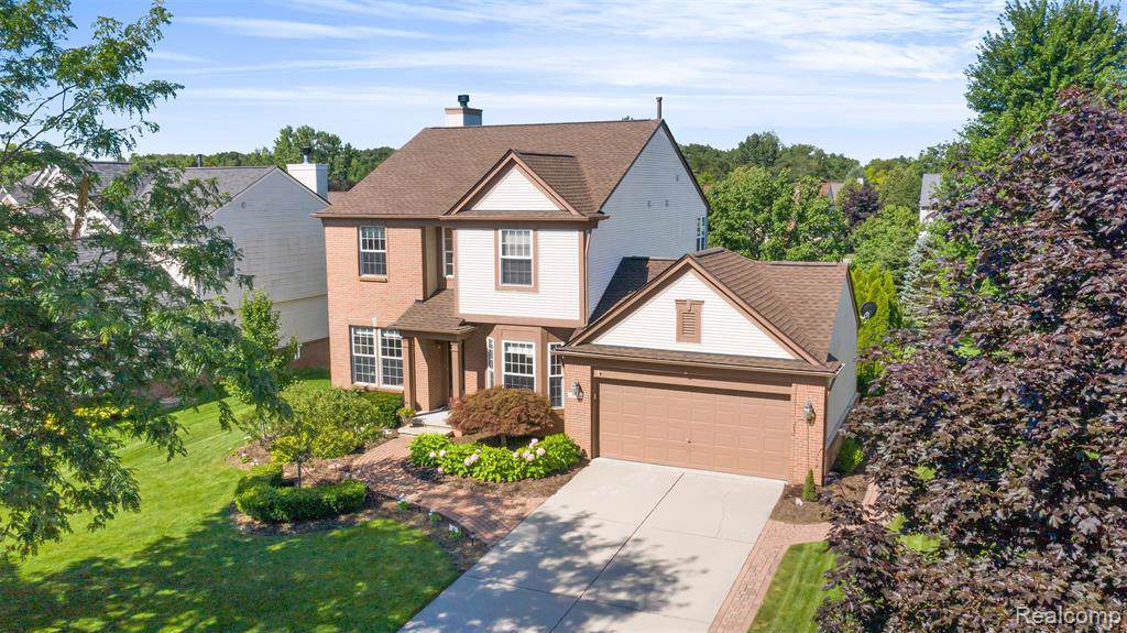833 Huntington Dr - Photo 1