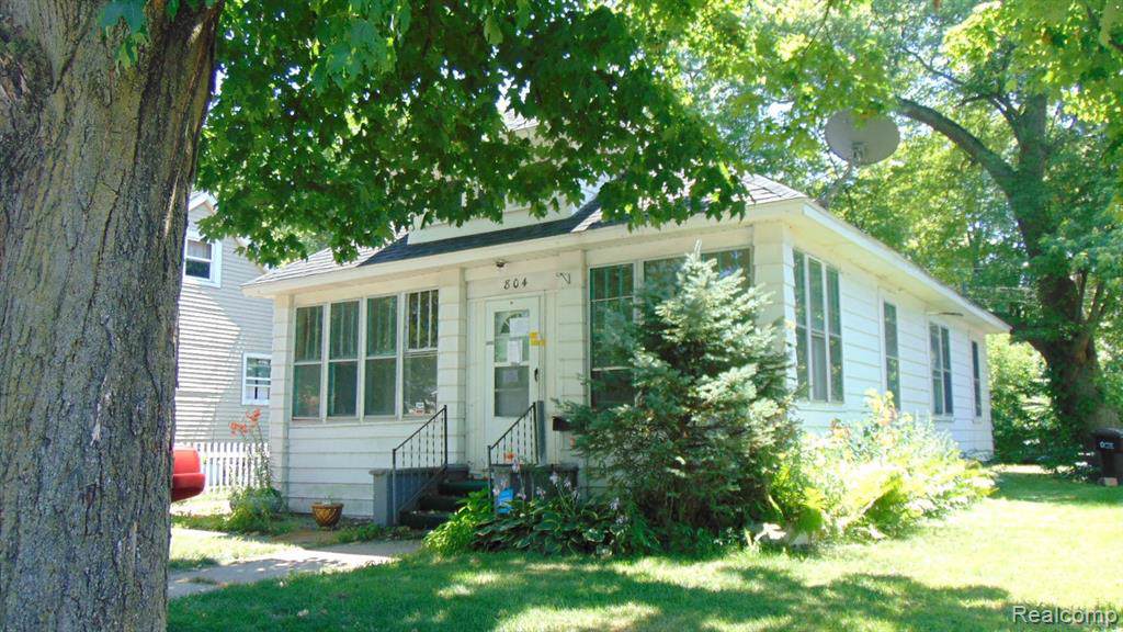 804 Buss Ave - Photo 1