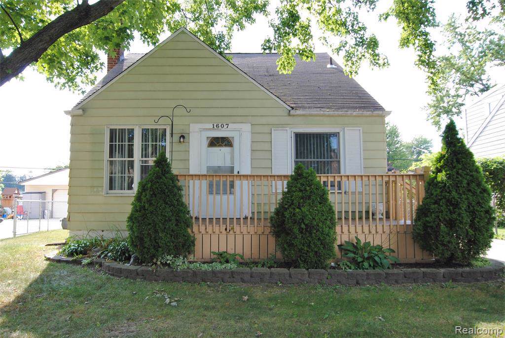 1607 Alexander Ave - Photo 1