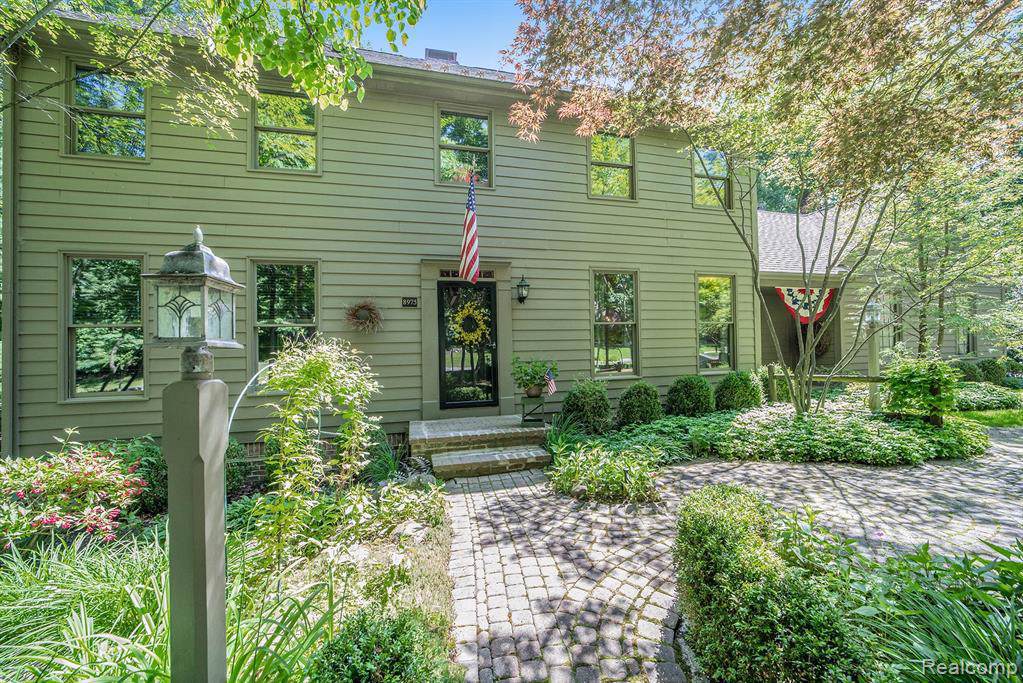 8975 Stonegate Dr - Photo 1