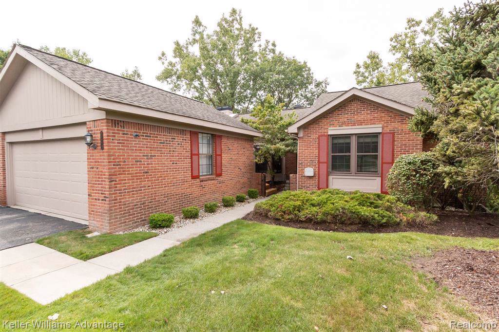 7295 Huntcliff - Photo 1