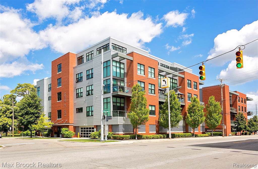 100 Center St - Photo 1