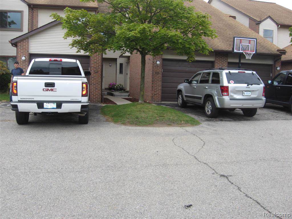 6745 Ridgefield Cir - Photo 1