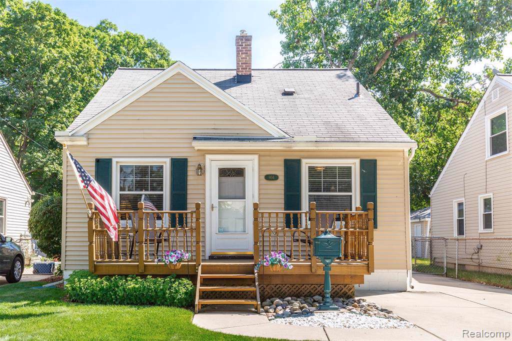 904 Edgeworth Ave - Photo 1