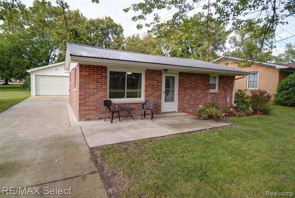 249 Maple St - Photo 1