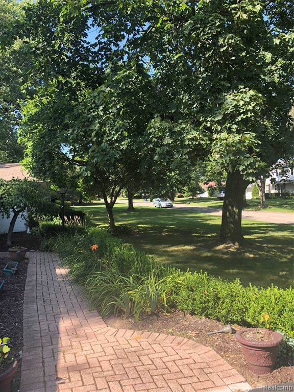 2670 Pendleton Dr - Photo 1