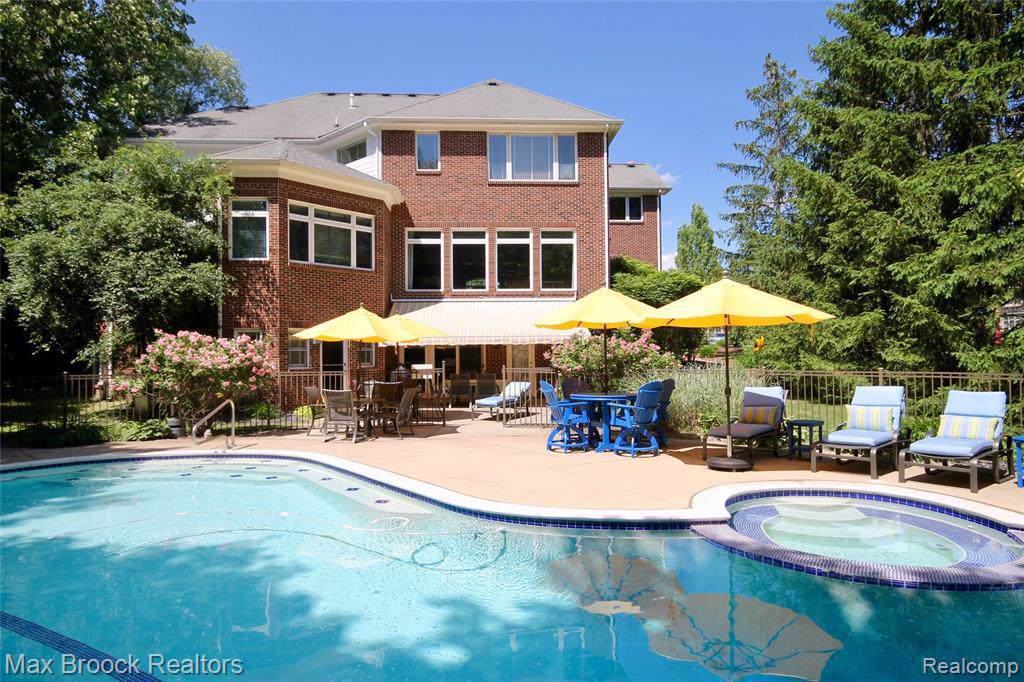 4463 Forestview Dr - Photo 1