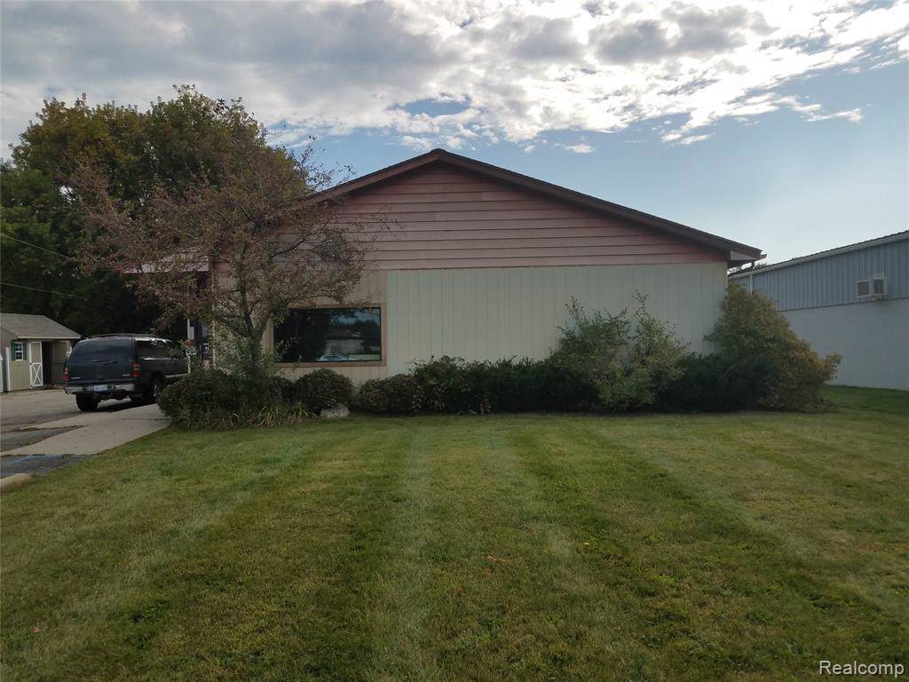 2106 Lapeer Rd - Photo 1