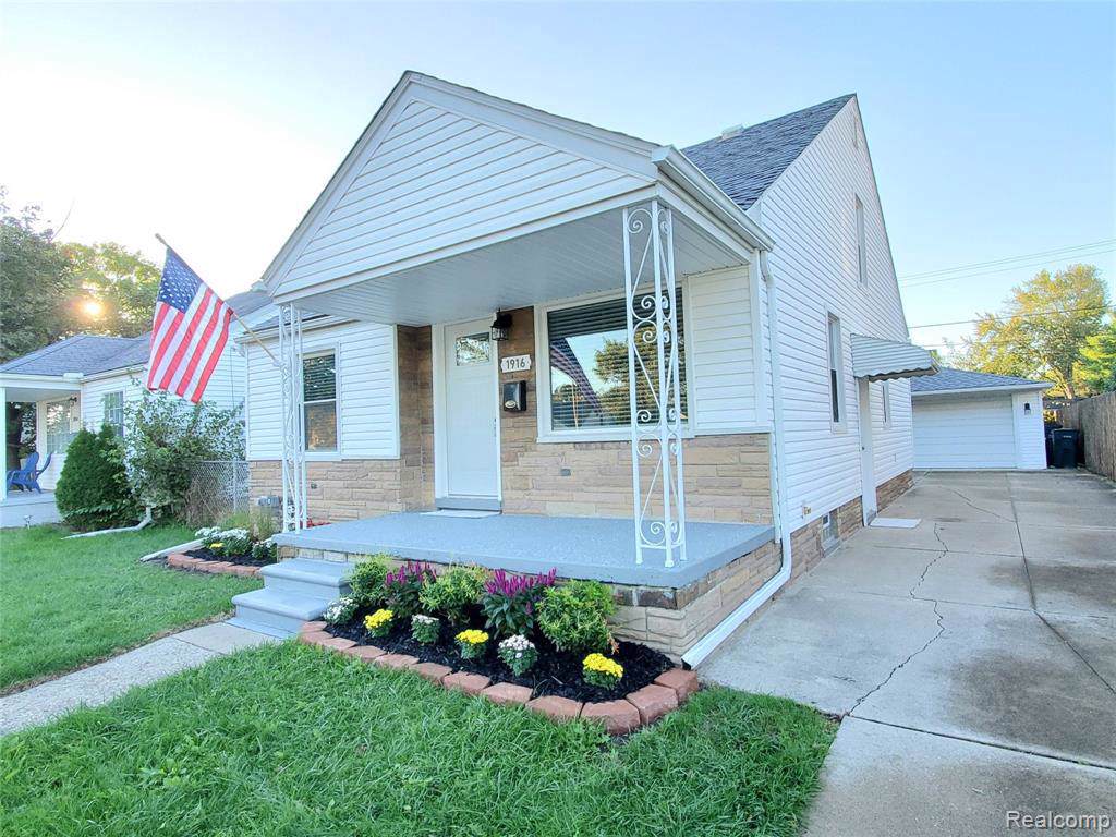 1916 4th St - Photo 1