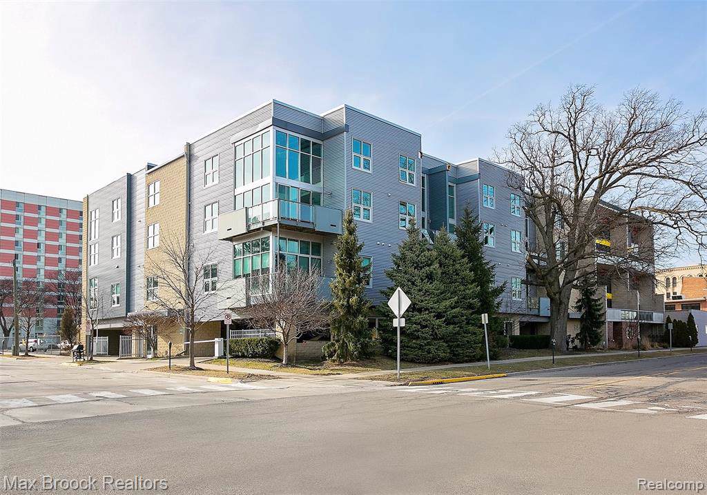 614 Troy St - Photo 1