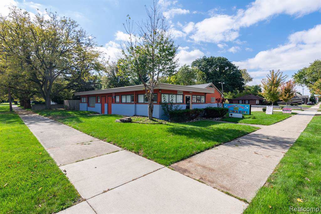 17525 10 Mile Rd - Photo 1