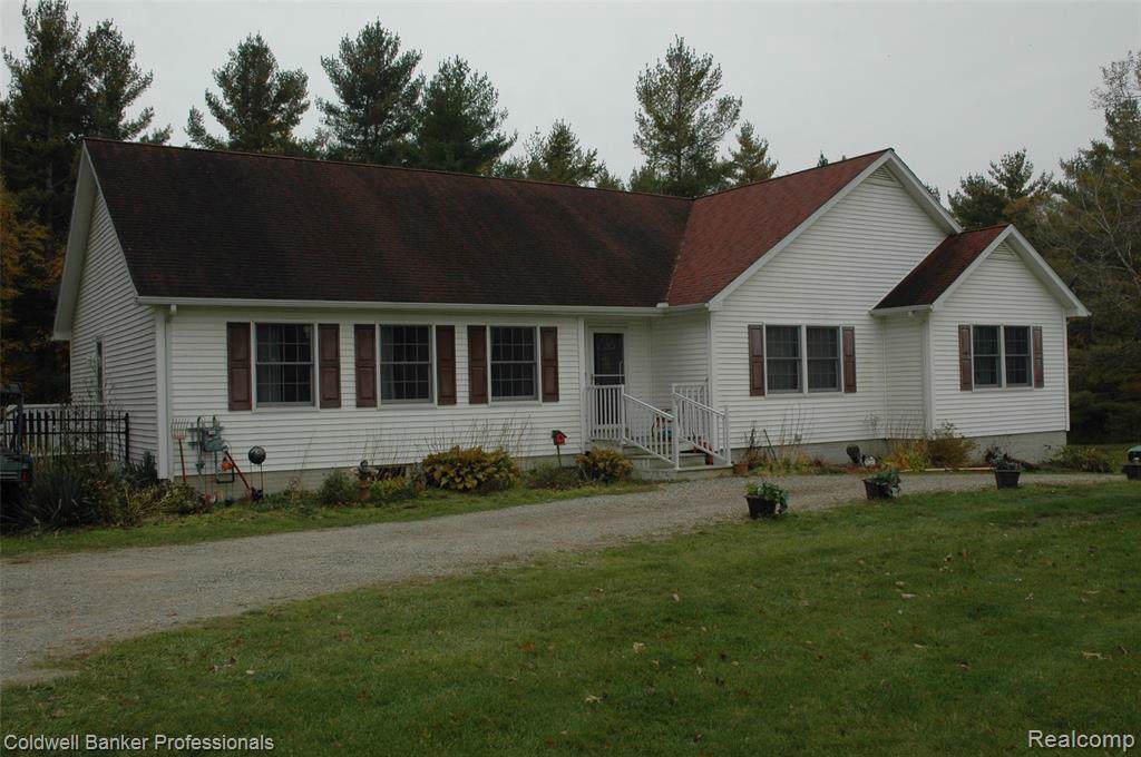 3661 Lapeer Rd - Photo 1