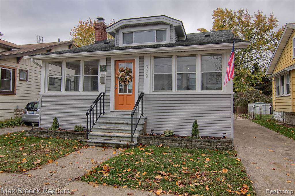 323 Troy St - Photo 1