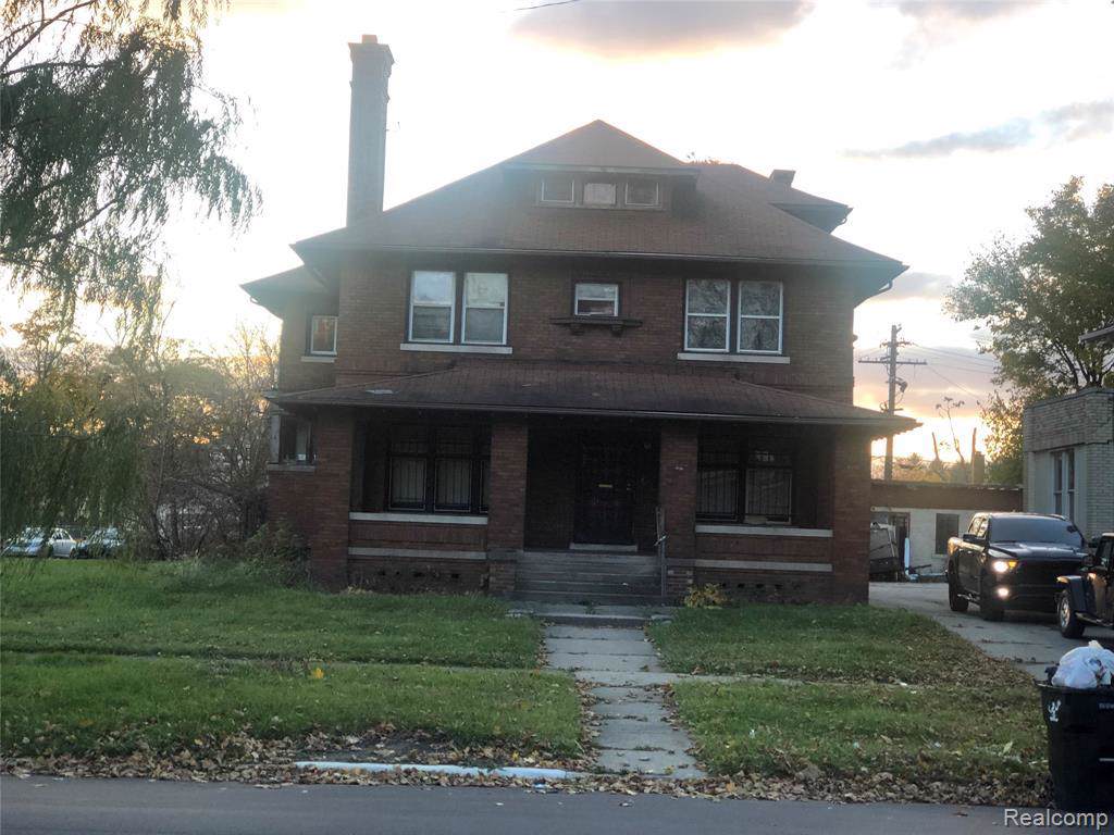 301 Grand Blvd - Photo 1