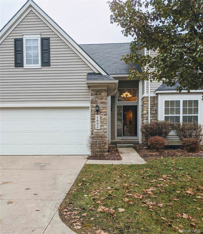 1692 Sanctuary Cir - Photo 1