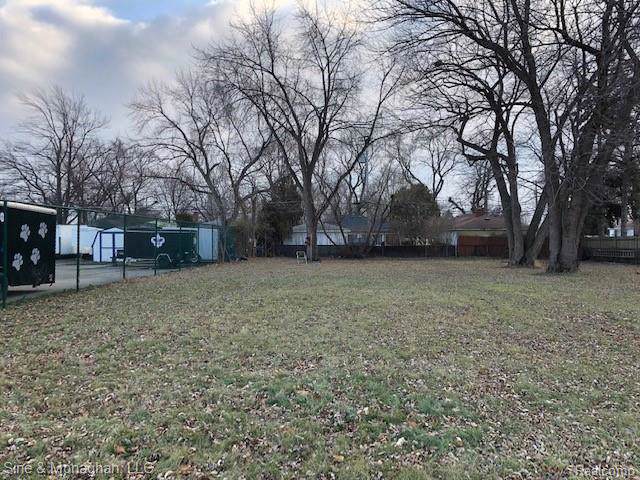 20820 Cedar - Photo 1