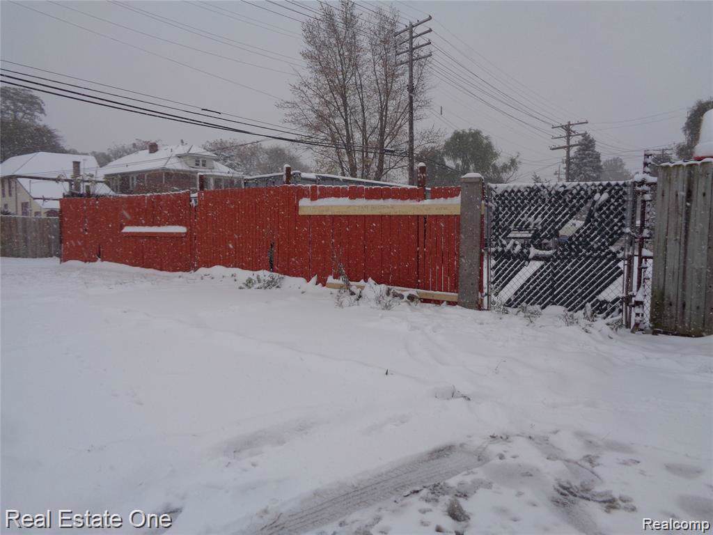 6735 Bostwick St E - Photo 1