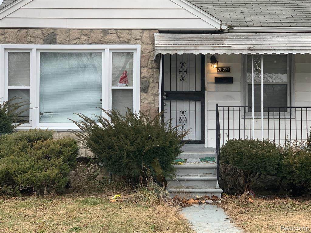 20221 Russell St - Photo 1