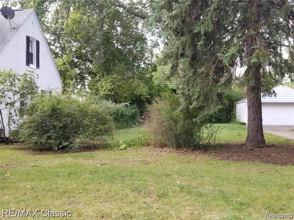 413 Silvery Ln N - Photo 1