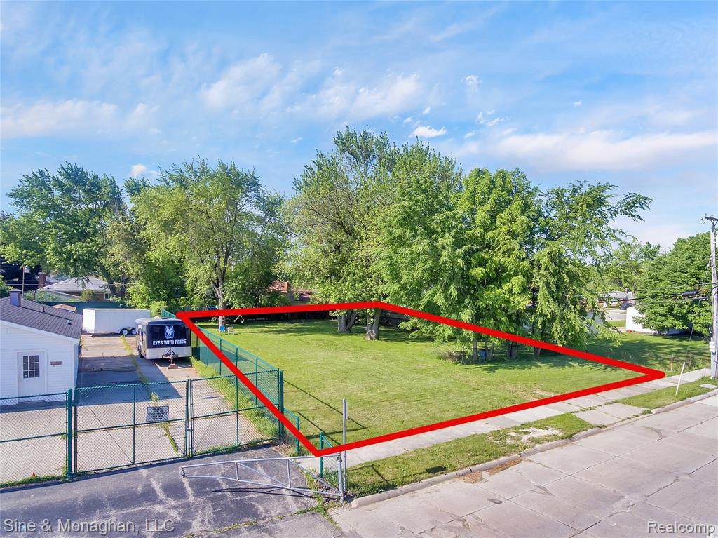 20820 Cedar - Photo 1