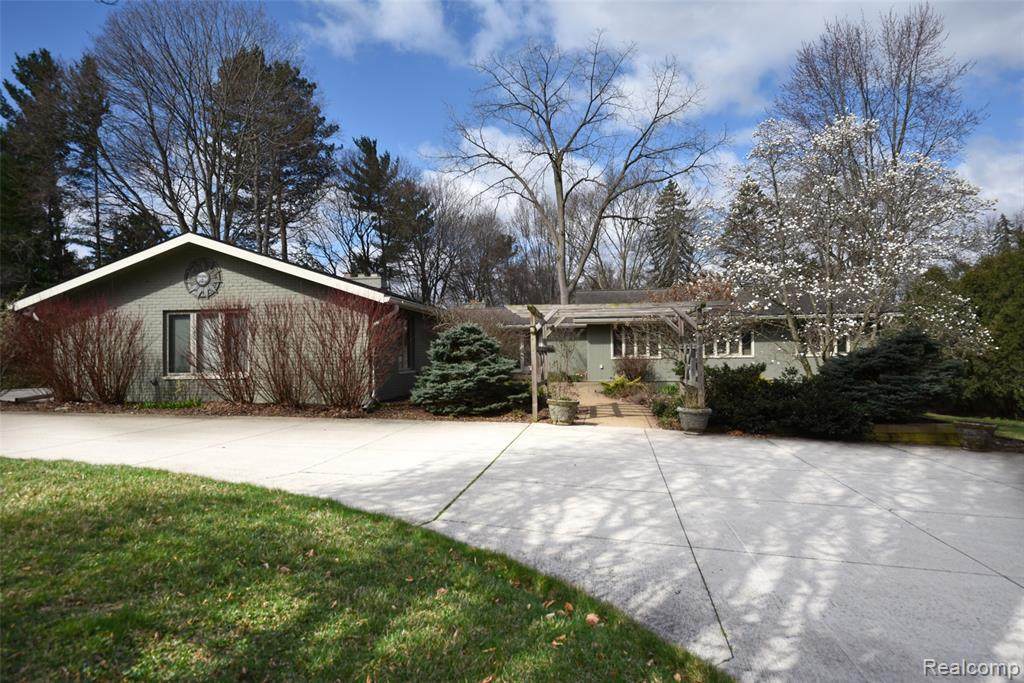 1119 Covington Rd - Photo 1