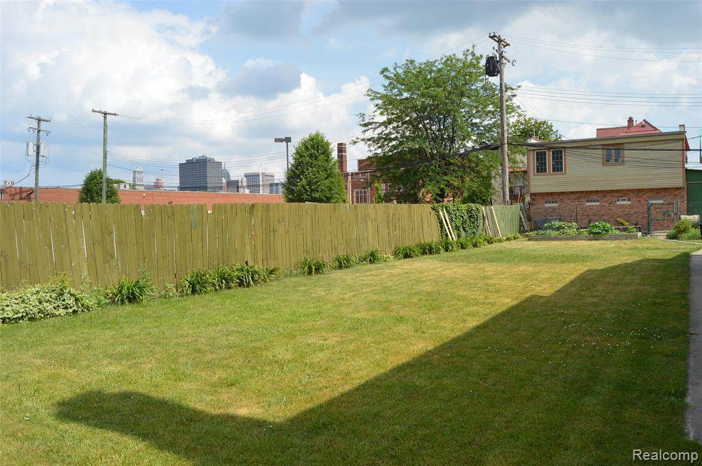 1391 Spruce - Photo 1