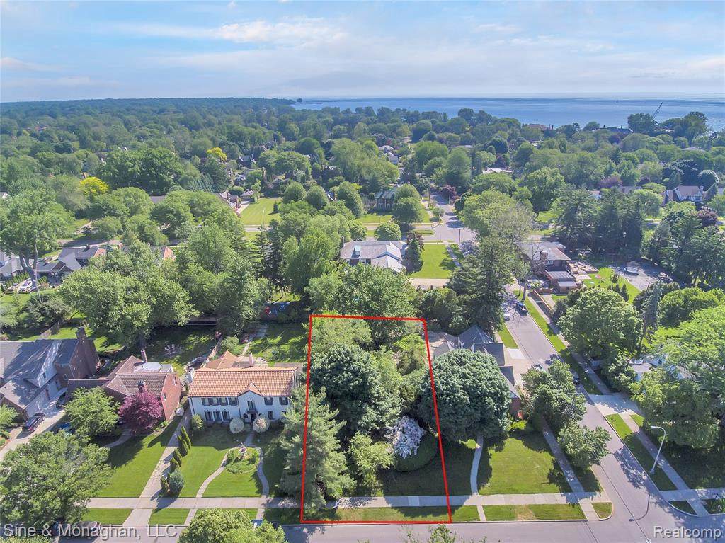 704 Lakepointe St - Photo 1