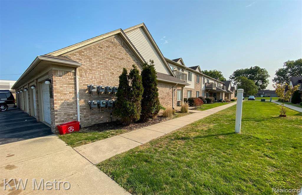 24128 Wedgewood Cir - Photo 1