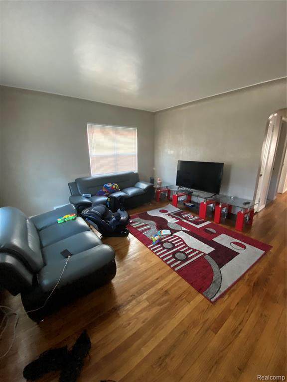 8848 Sussex St - Photo 1
