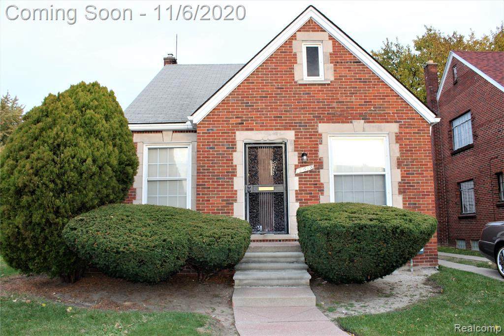 19698 Spencer St - Photo 1