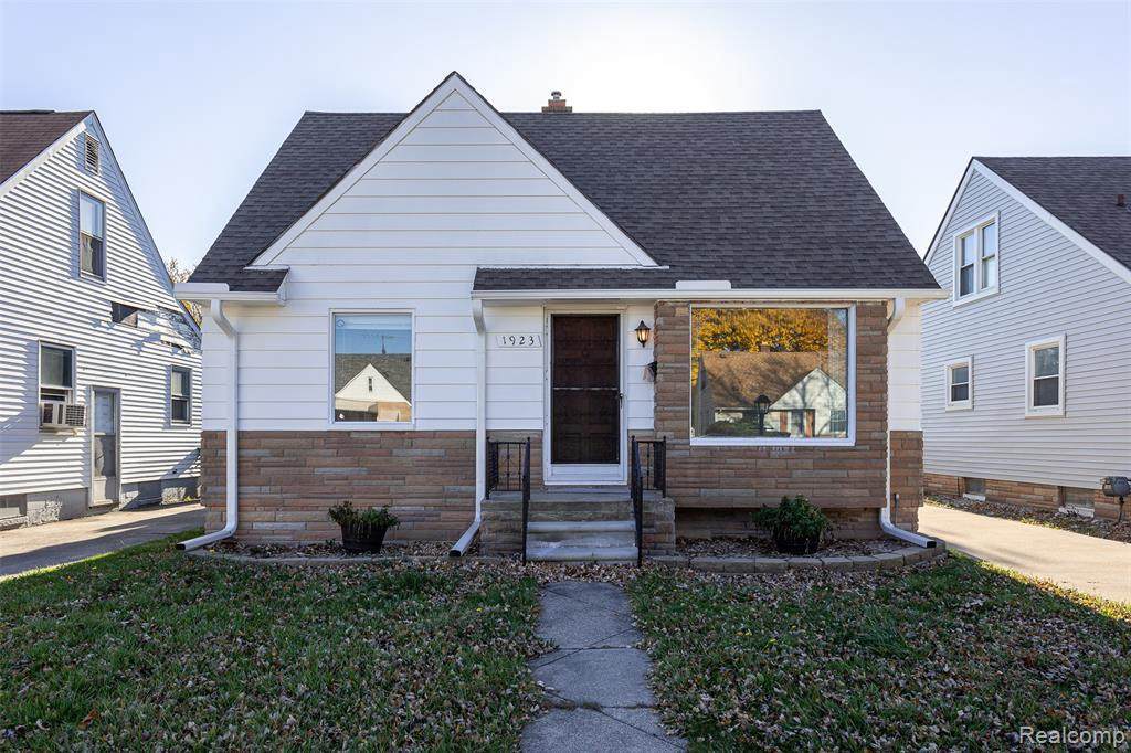 1923 Morris Ave - Photo 1