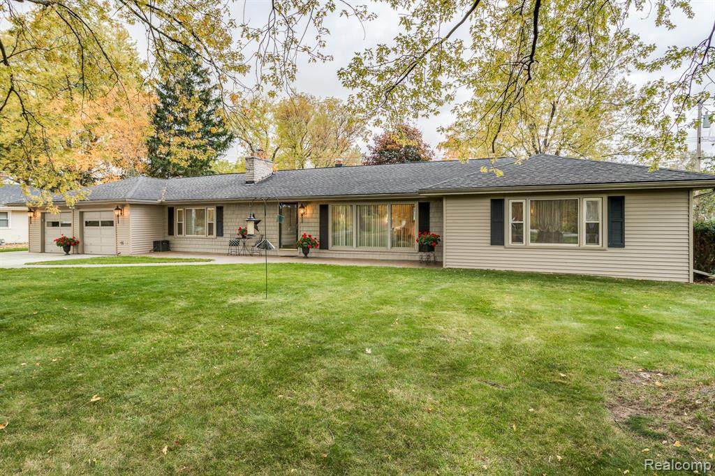 6724 Lakeshore Rd - Photo 1