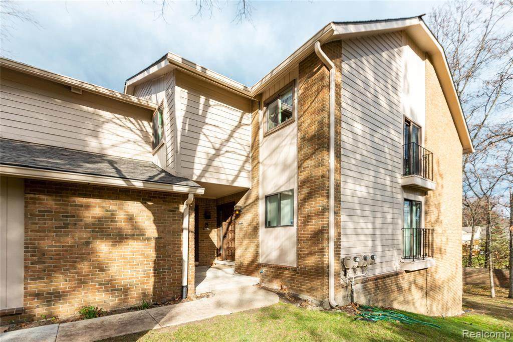 6471 Maple Hills Dr - Photo 1