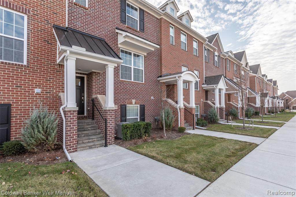 47705 Hillcrest Dr - Photo 1