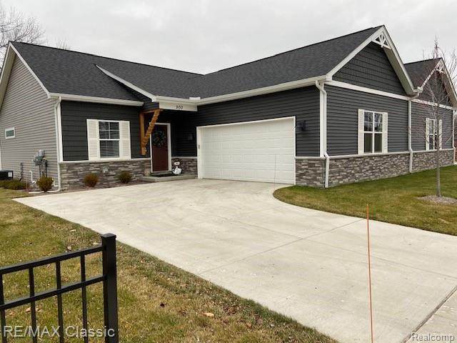 960 Clinton - Photo 1