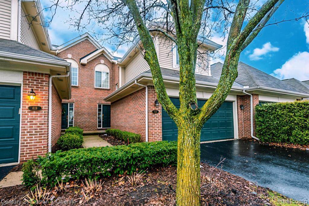 614 James Cir - Photo 1