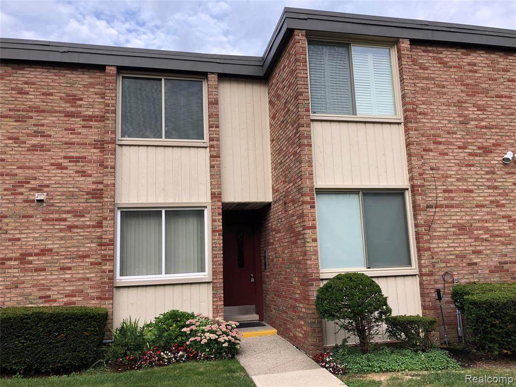 4047 Maple - Photo 1